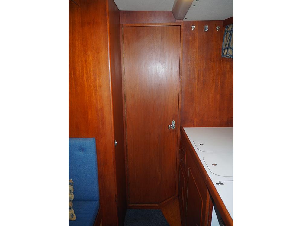 Cabin en avant, H&eacute;bergements